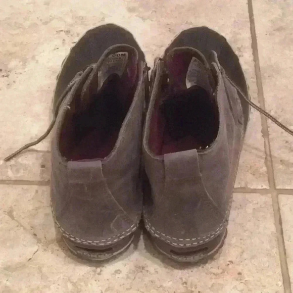 Sorel waterproof duck boot size 7 1/2 - Picture 2 of 4